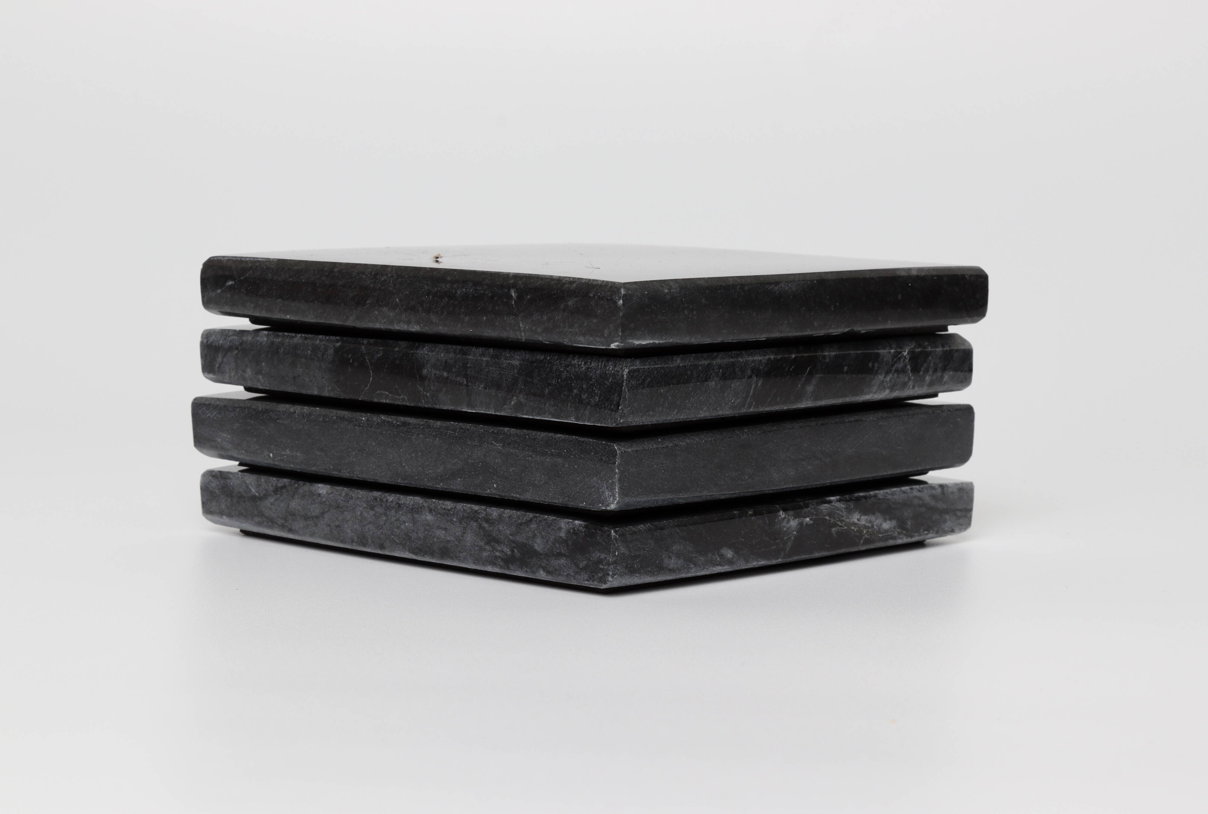Madeji – Black square coasters in natural marble – set of 4
