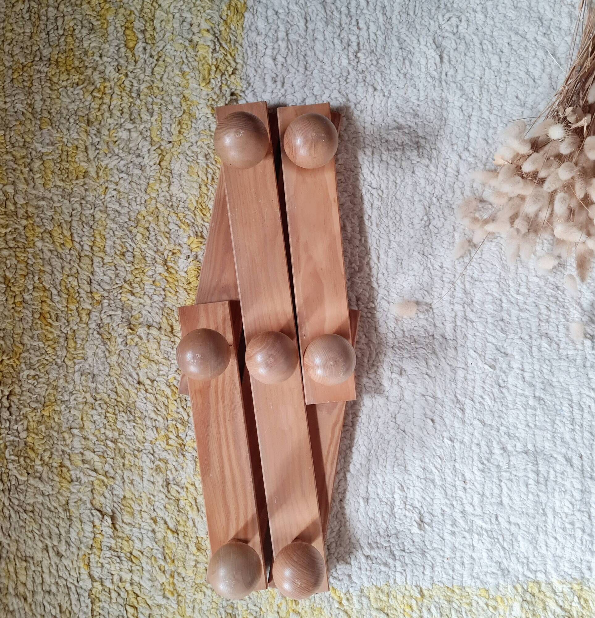 Wall-mounted accordion coat rack in solid pine