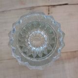 Petit vase en verre taillé
