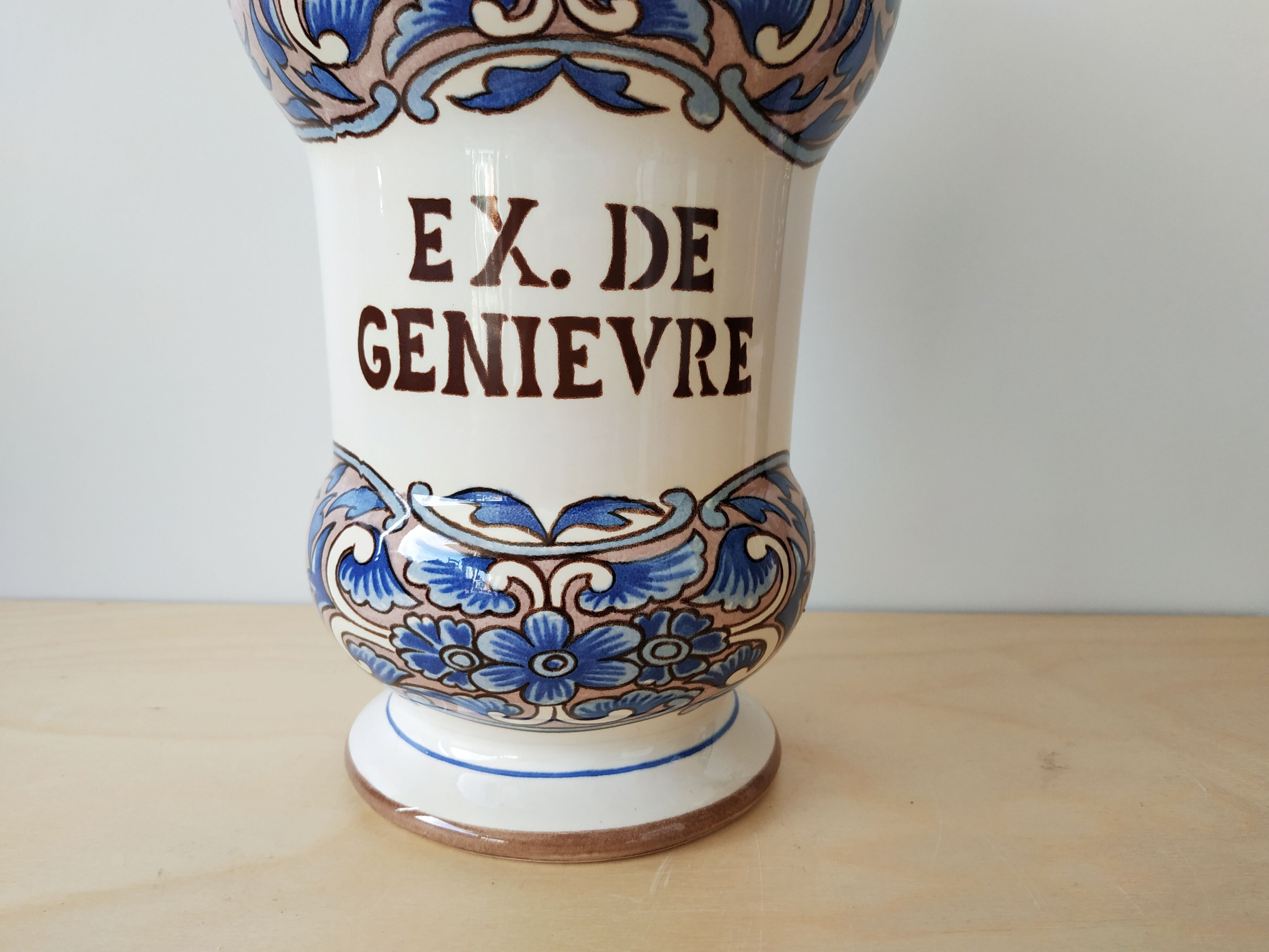 Pharmacy pot, Saint-Clement