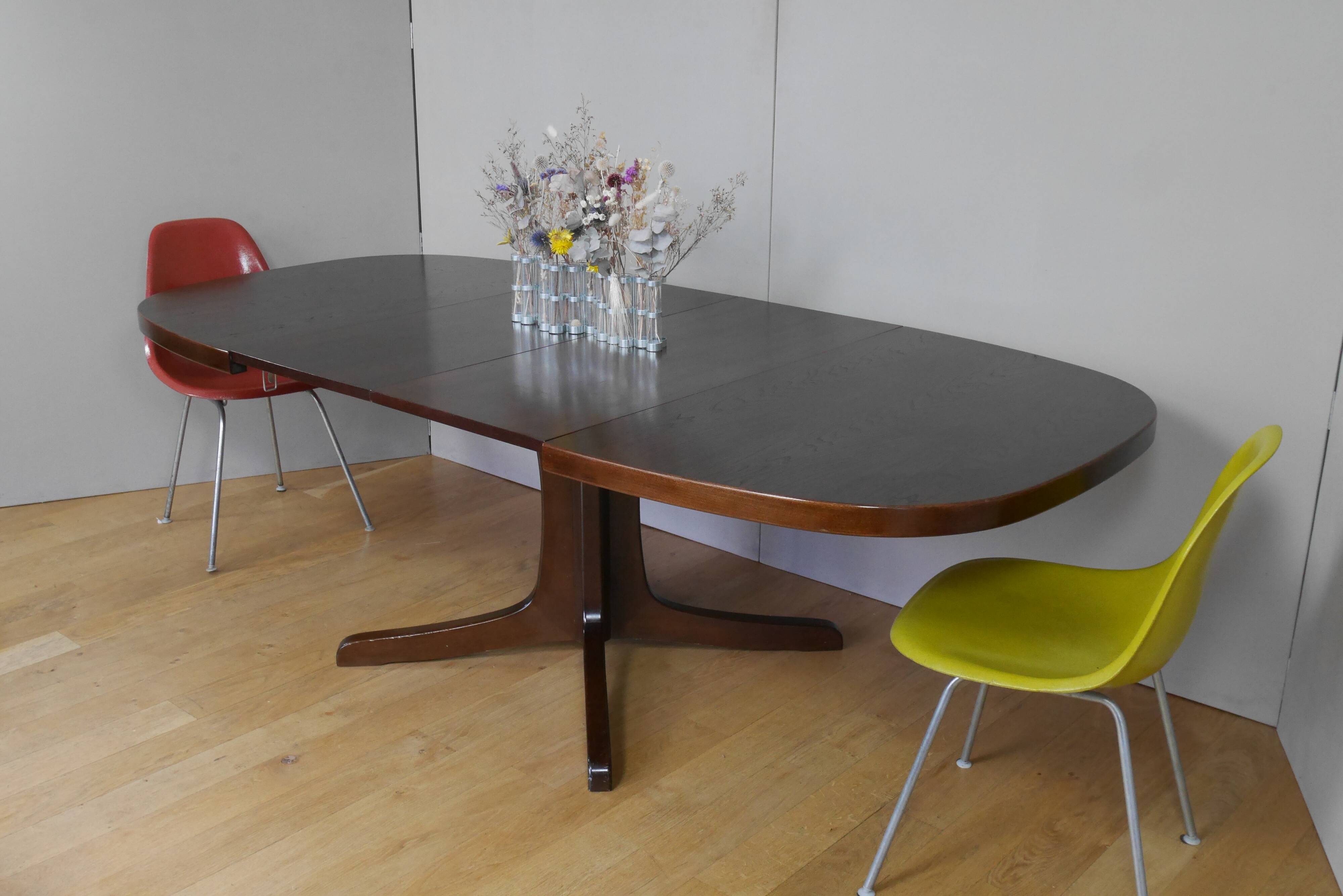 Oval elm table with extension cords
