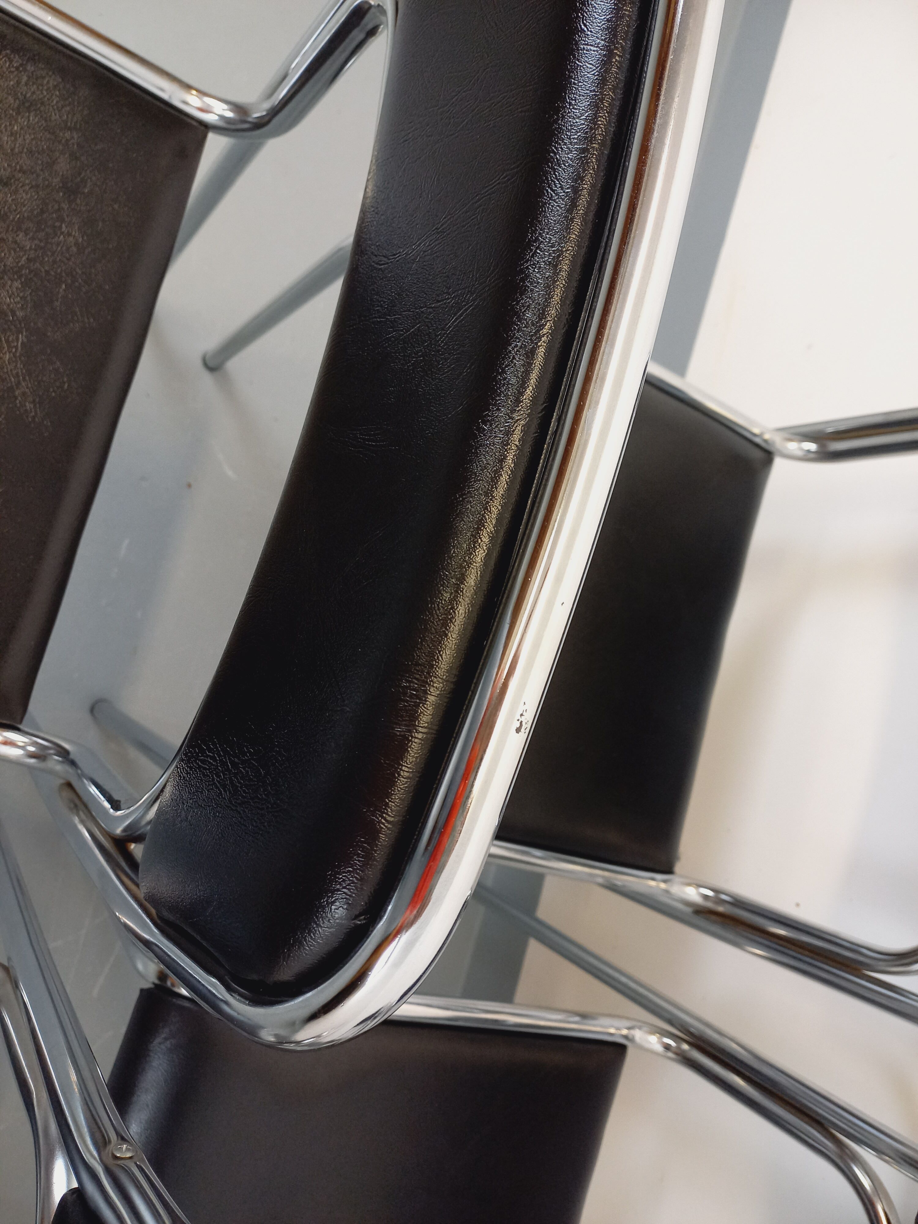 Set of 6 vintage Italian stackable chairs in chrome metal and skai.