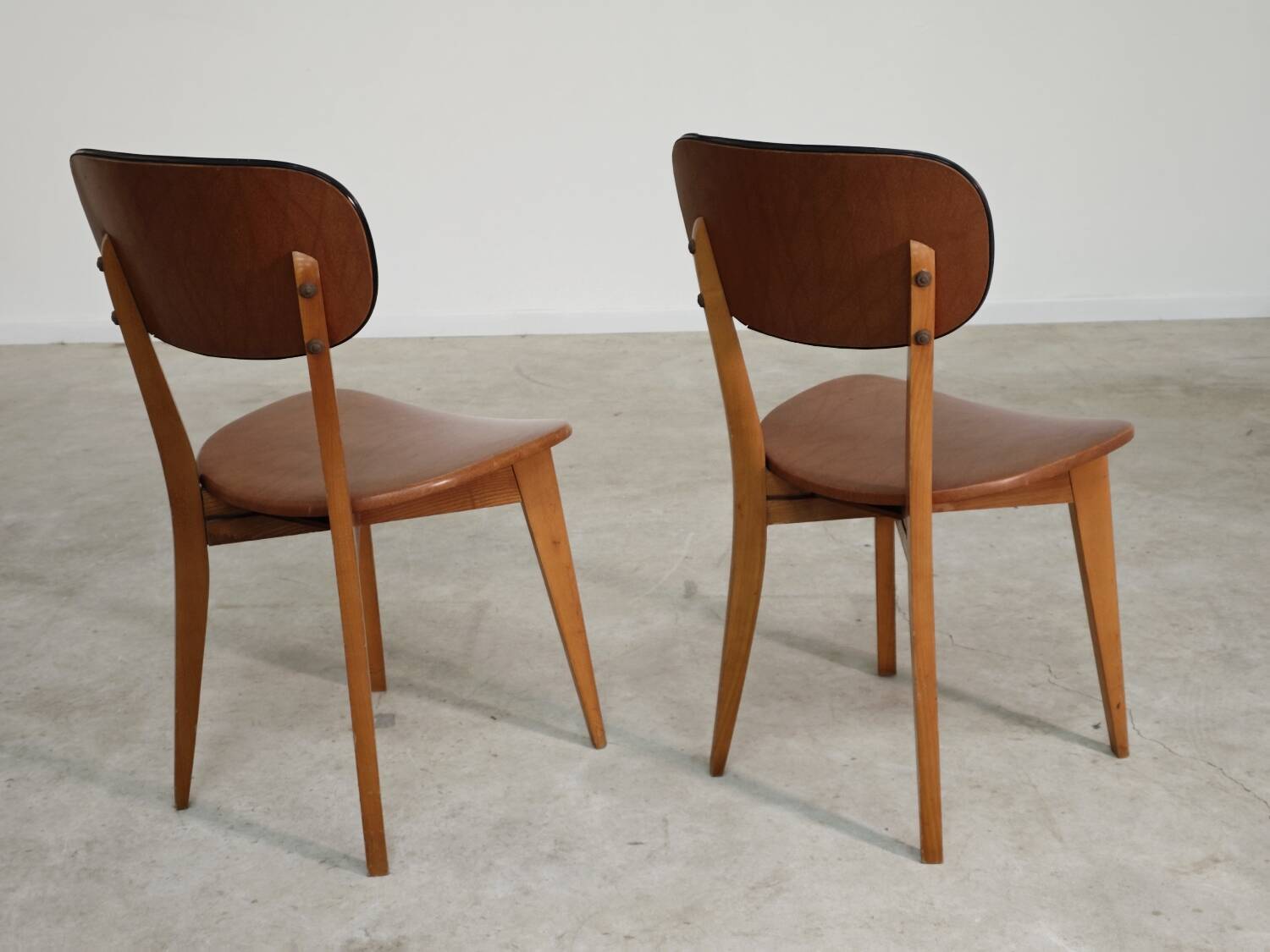 Pair of vintage French chairs in light brown skai