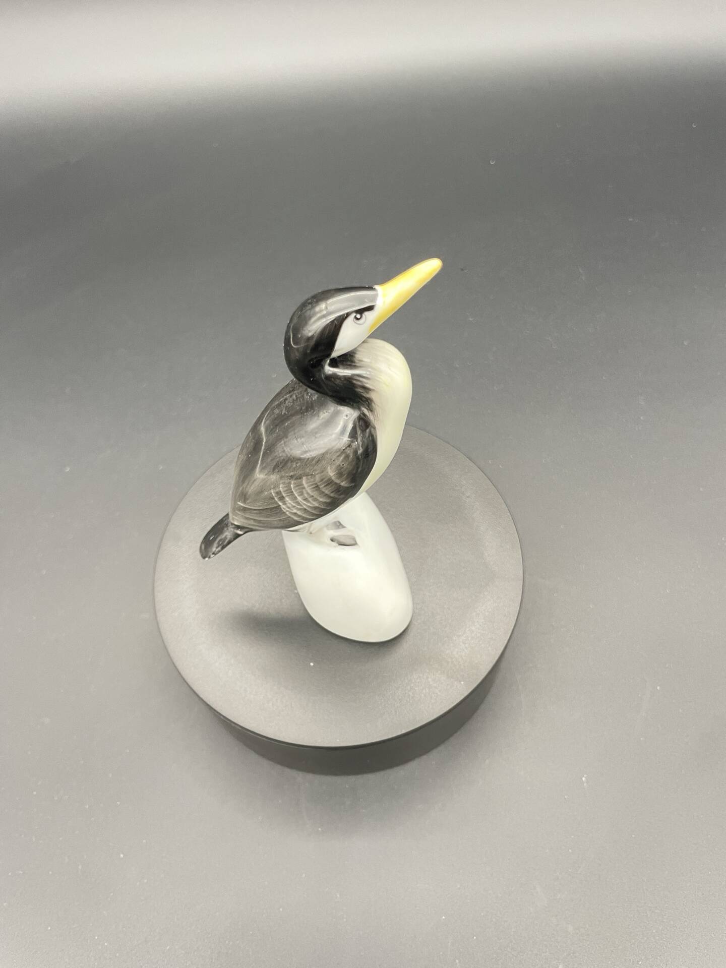 Porcelain bird Hollóháza – Vintage Hungarian sculpture from the 1960s