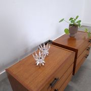 Ensemble de tables de nuit en teck suspendues avec tiroirs Danemark