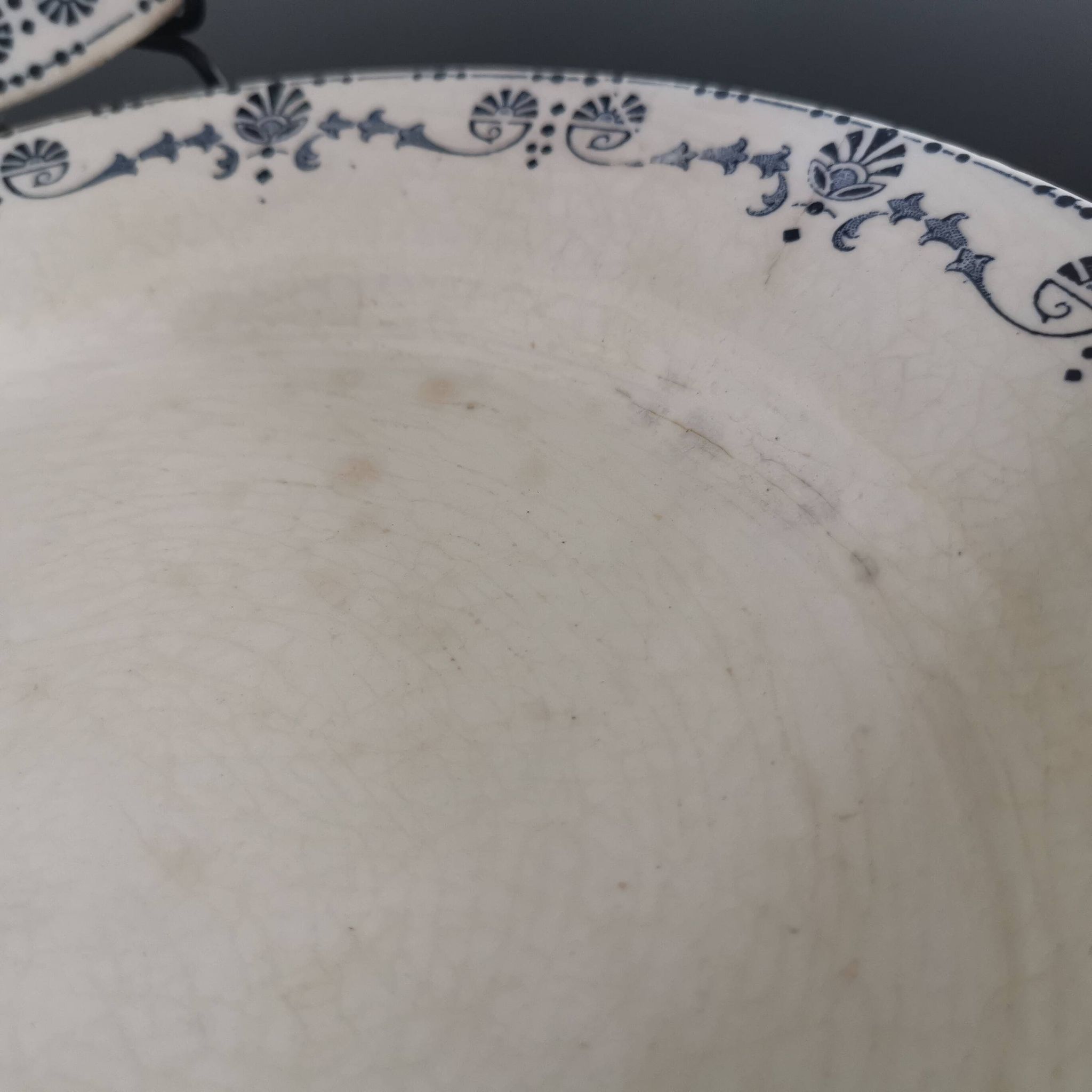 Old "Etruscan" flat plates in opaque porcelain from Gien Terre de Fer