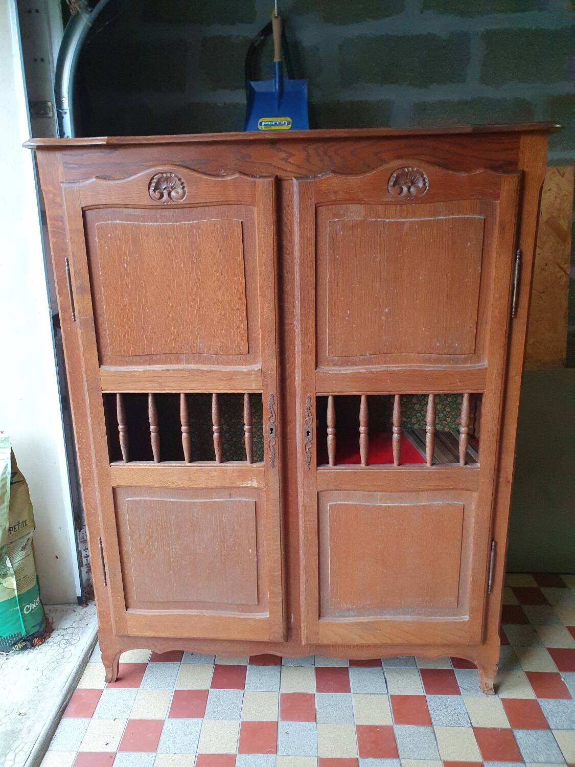 Small wardrobe - clothes rail