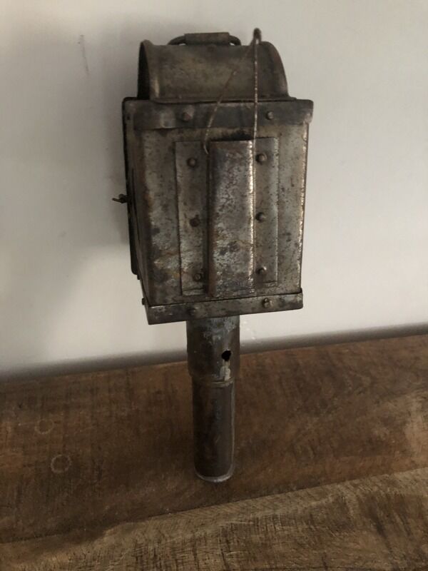 Ancient light carriage lantern