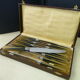 Coffret de 12 couteaux de table Art Déco manches en corne bovine