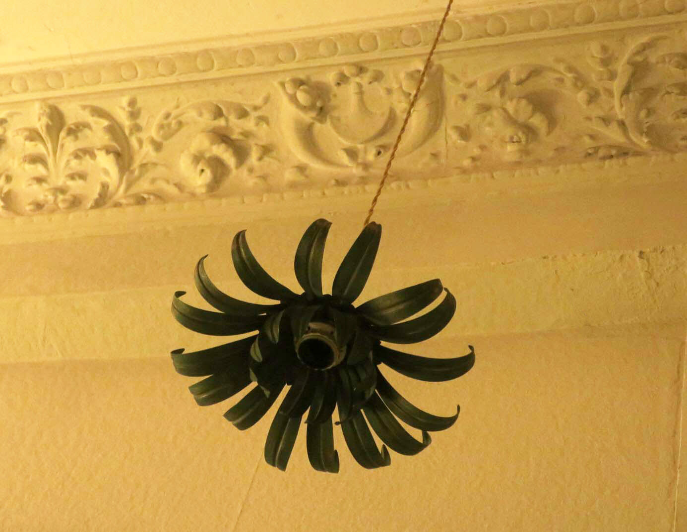 Set of 3 vintage vine leaf shaped pendant lights 1970s