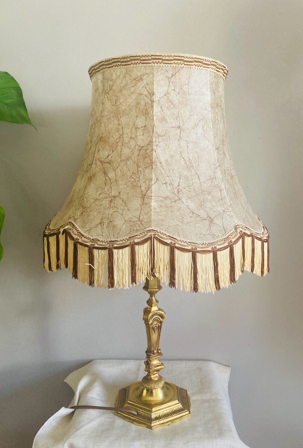 Empire / Directoire living room lamp in gilded bronze, mid-20th century