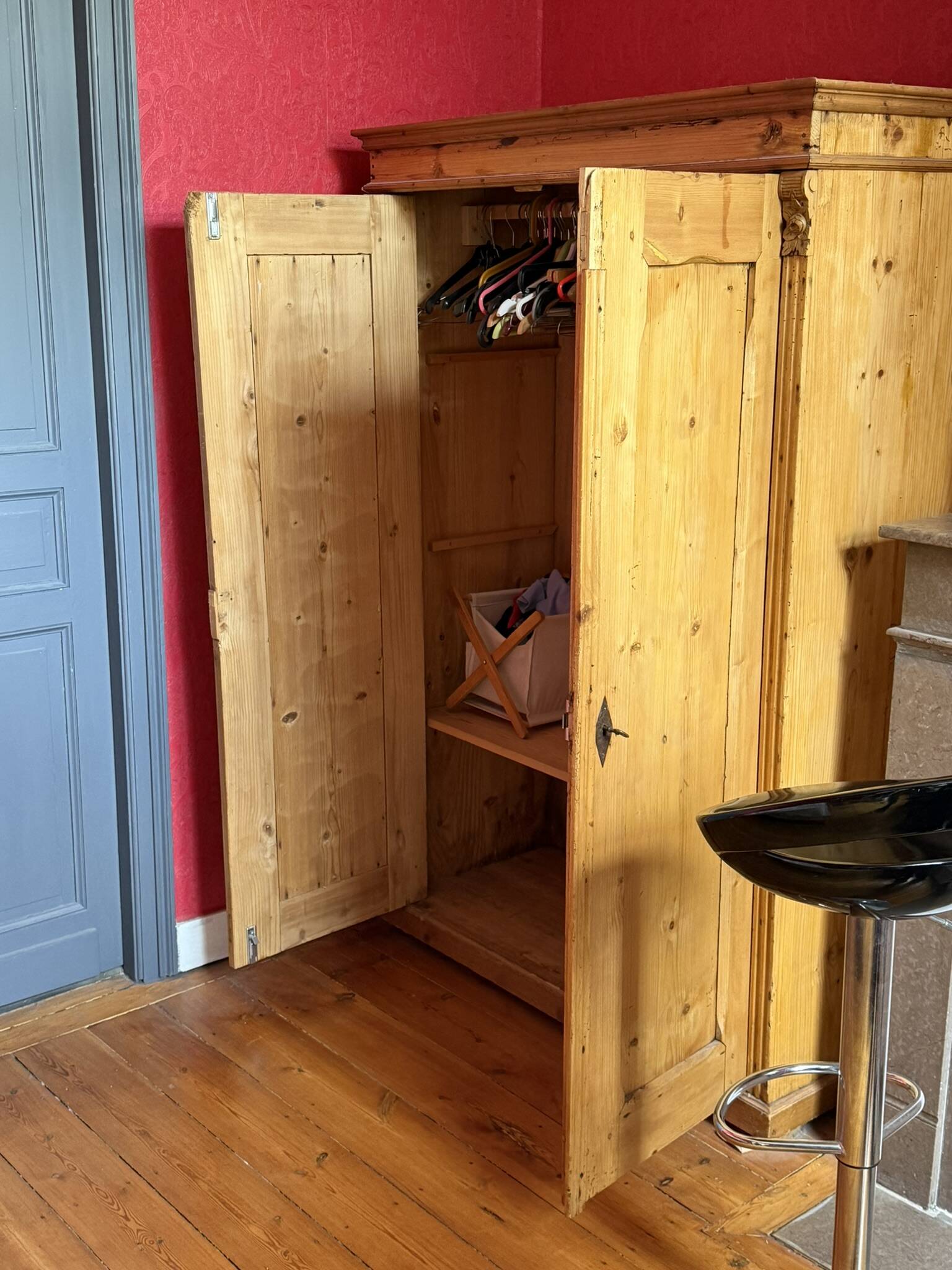 Armoire 2 portes en pin massif, XIXe siècle