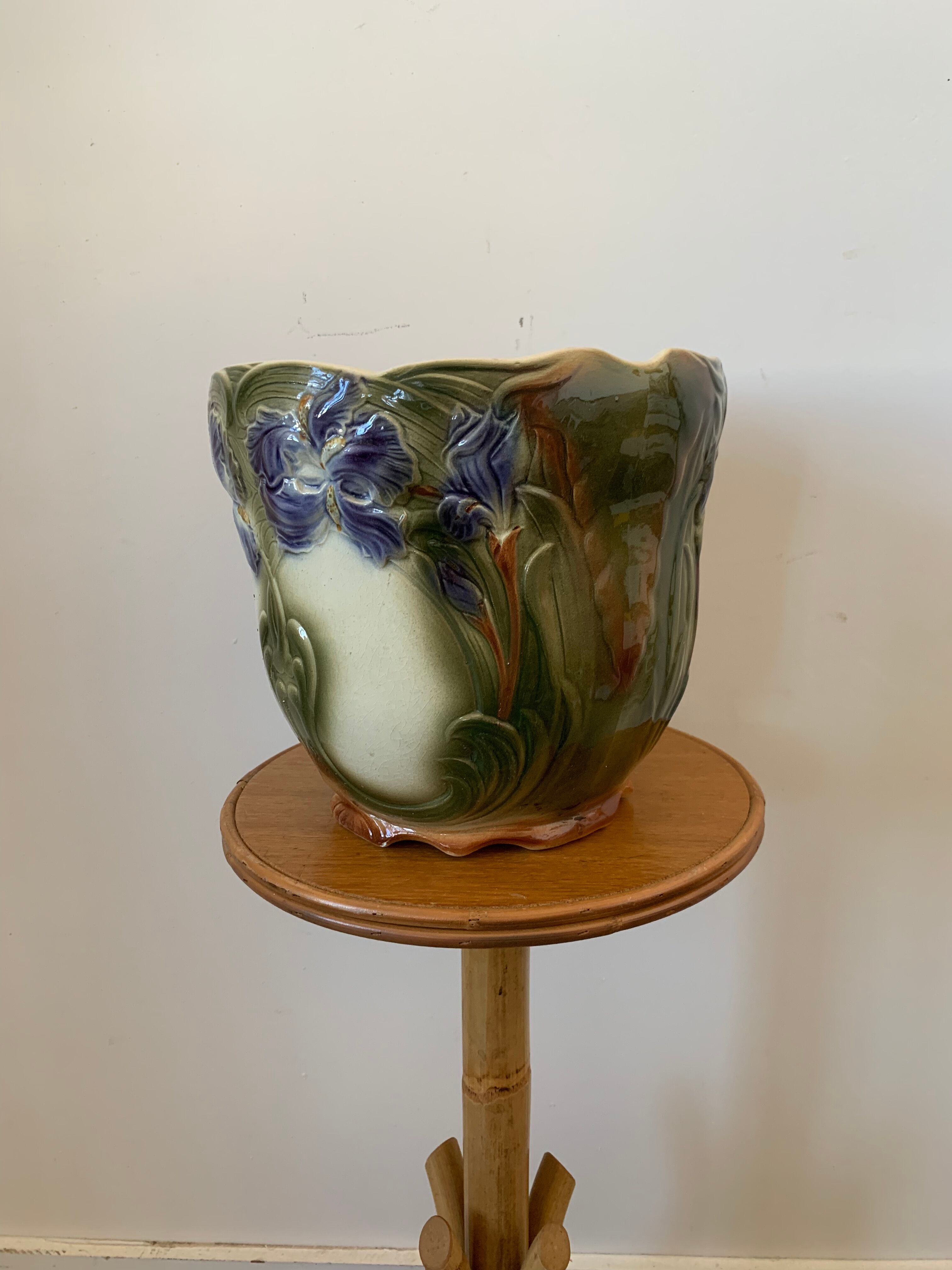 Digoin slip pot cache