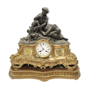 Pendule en bronze 19 ème