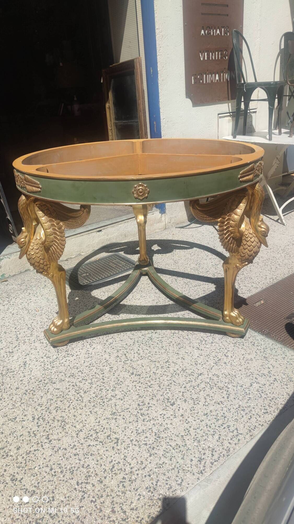 Table de milieu d'apparat en bois peint, doré et marbre carrare blanc