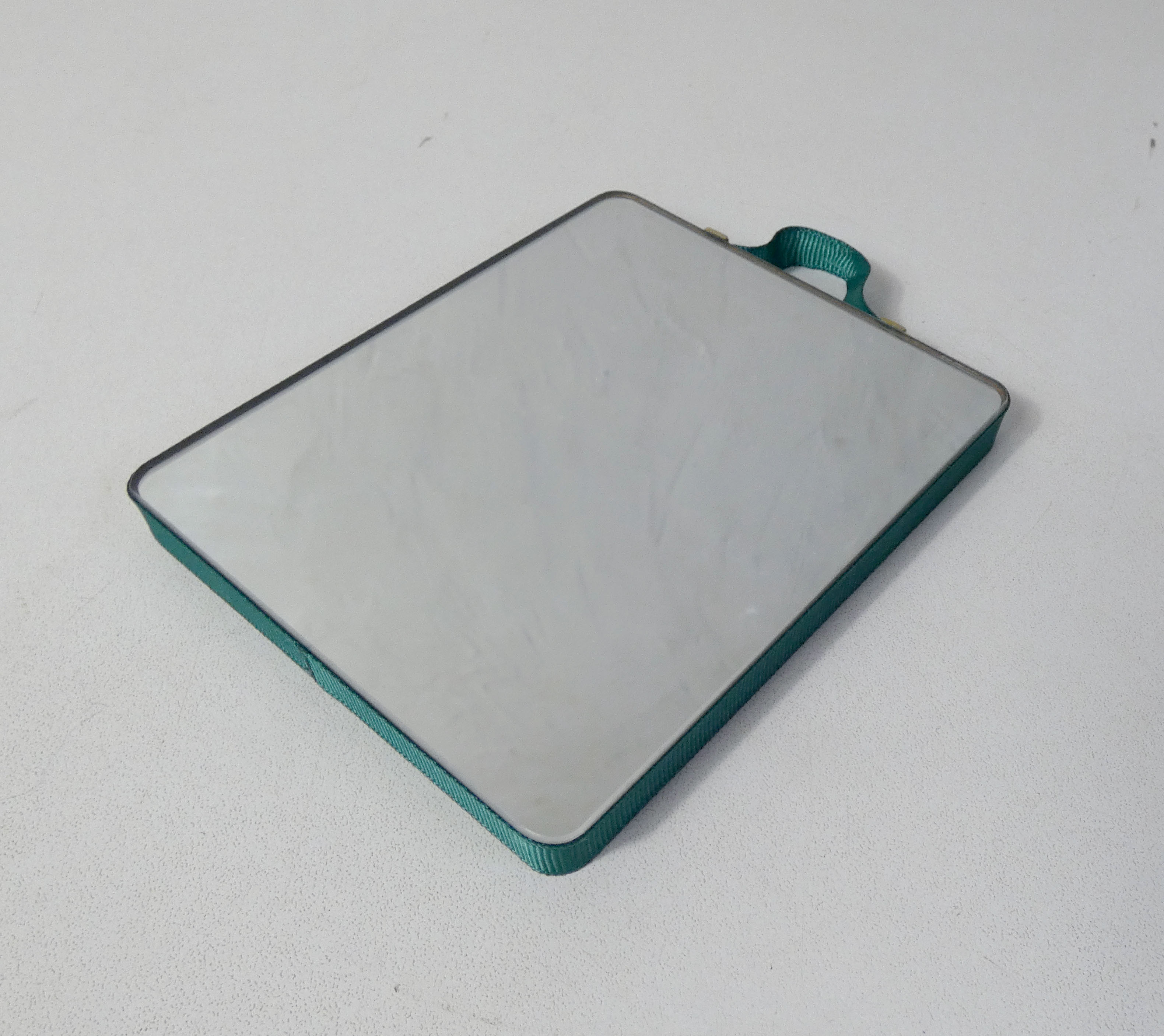 Miroir ruban vert design scandinave Inga Sempé pour Hay