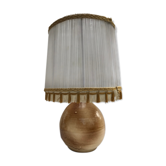 Lampe Louis Thiam Nancy céramique beige avec abat-jour tissu blanc vintage