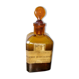 Ancien flacon de pharmacie essence d'eucalyptus