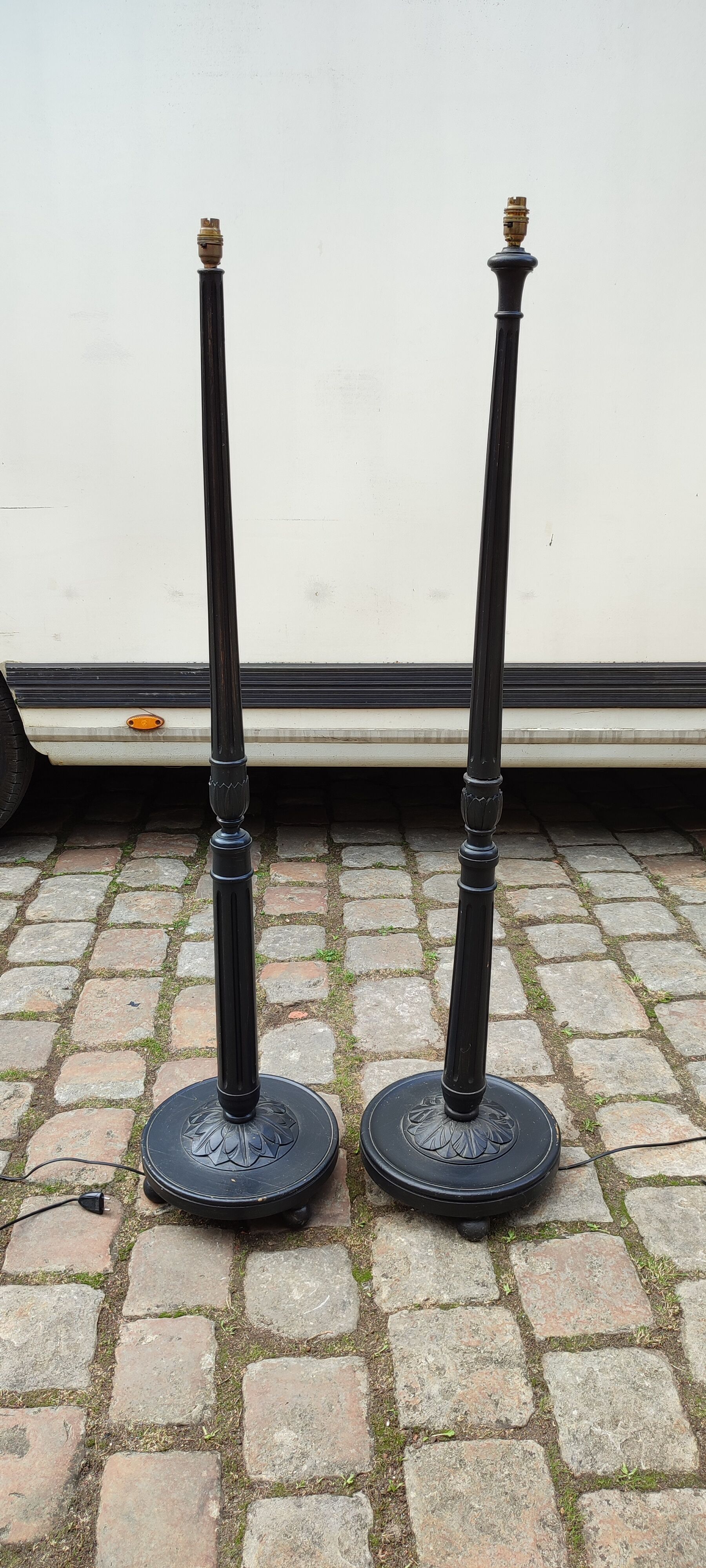 Set of 2 wooden floor lamps