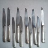 Lot de 10 couteaux en métal argente