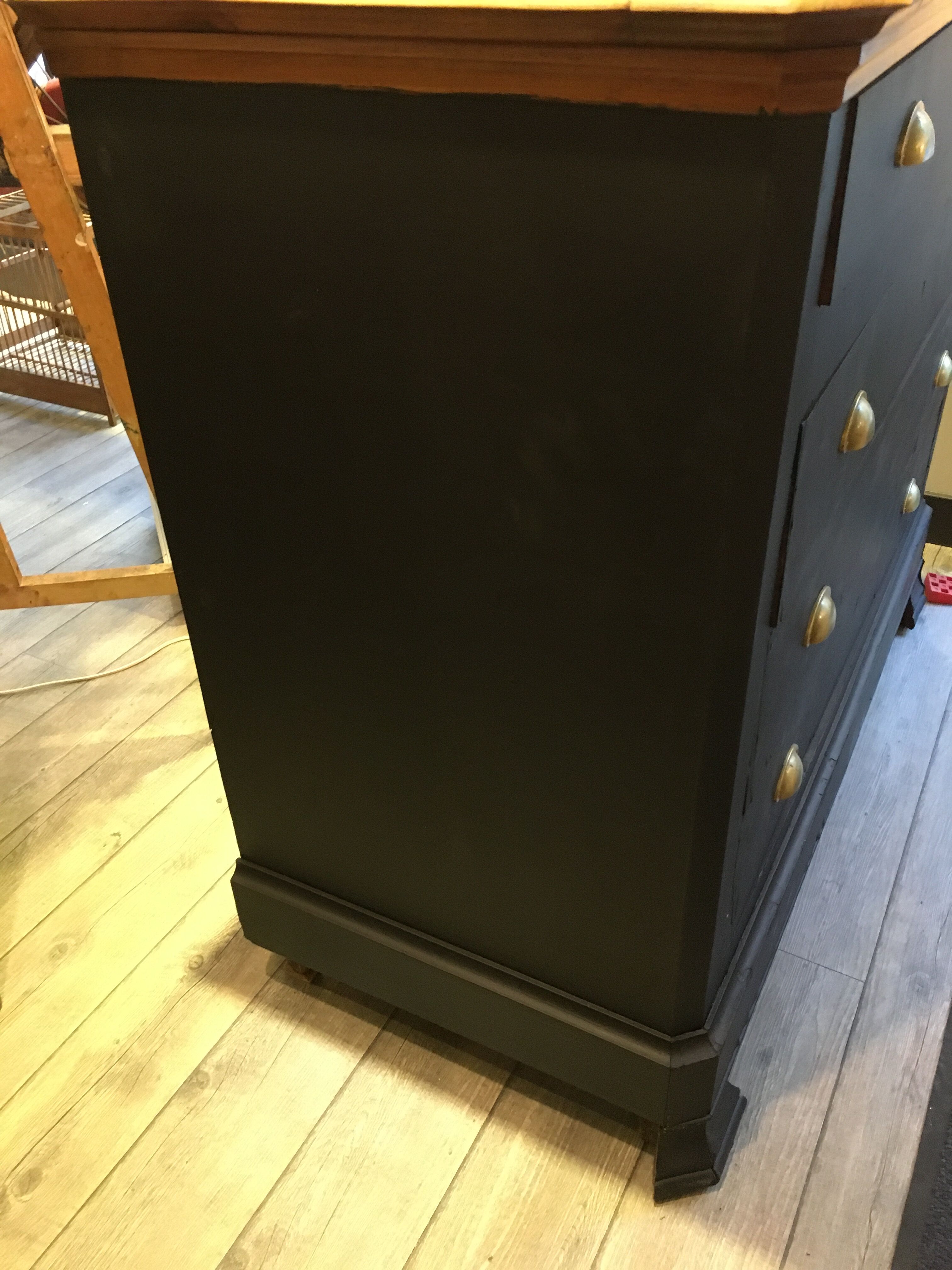 Old oak chest of drawers