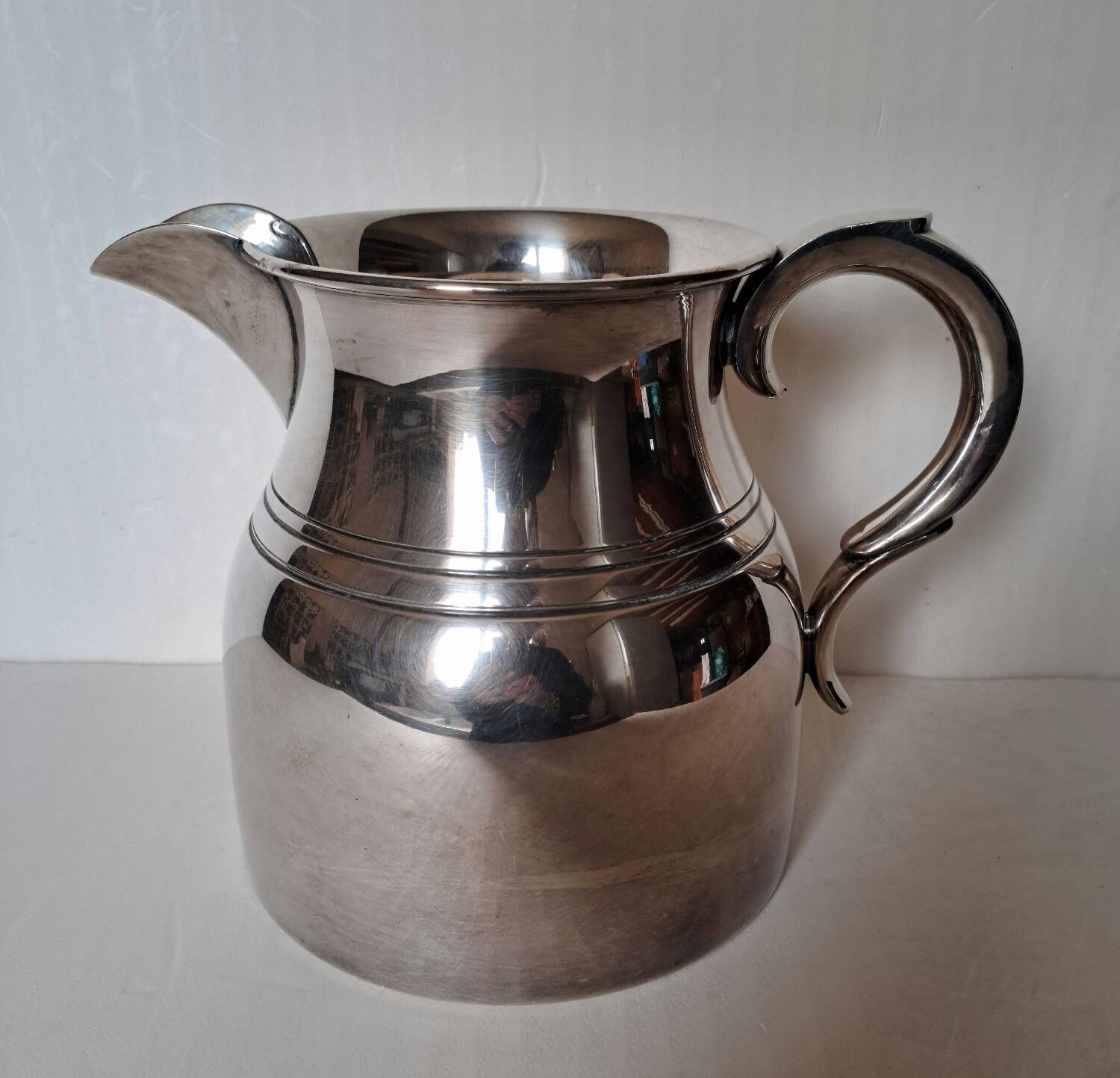Almazan silver-plated metal jug