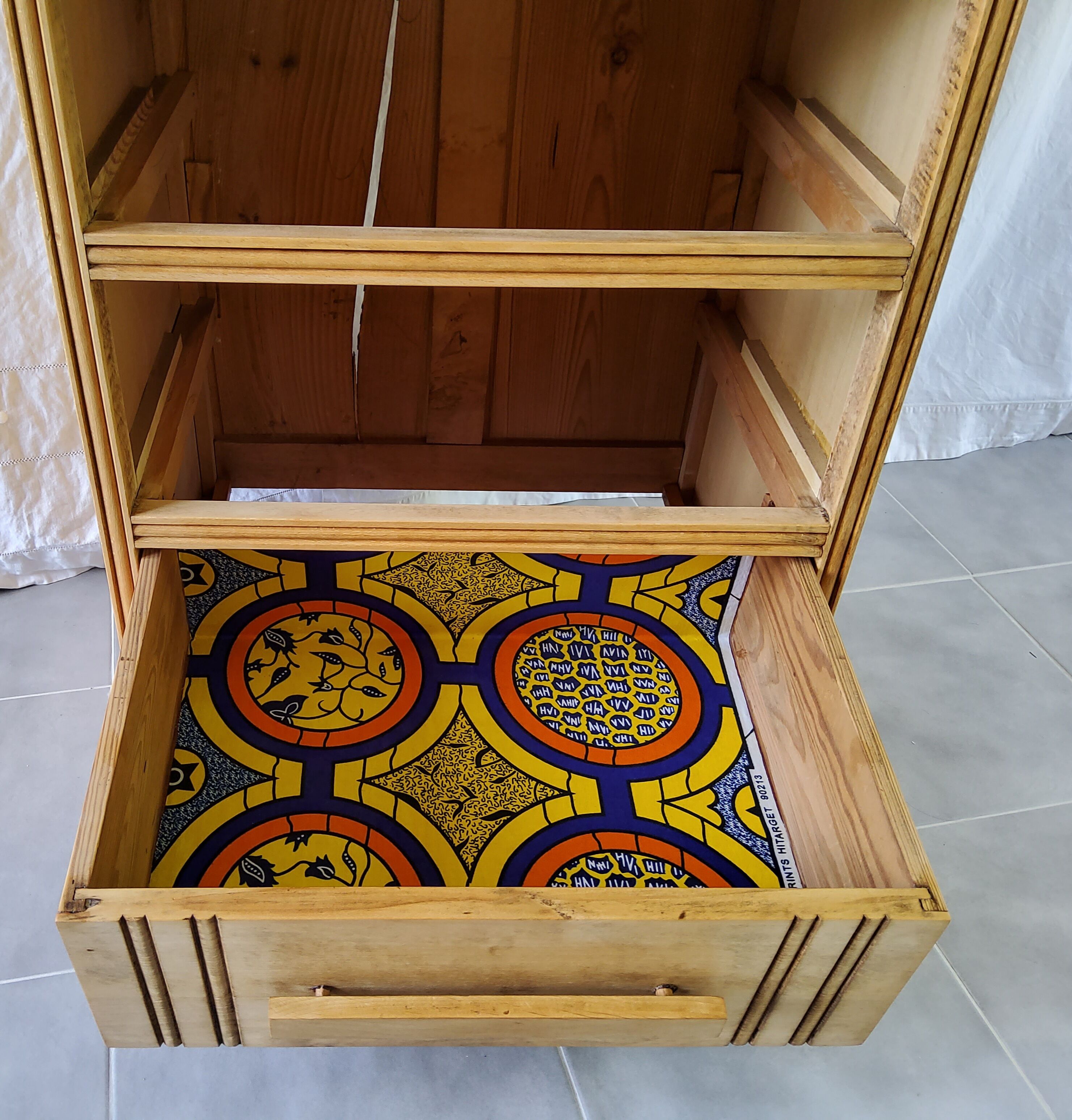Art deco chest of drawers