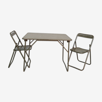 Table and 2 sturdy army khaki folding chairs