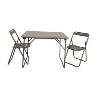 Table and 2 sturdy army khaki folding chairs