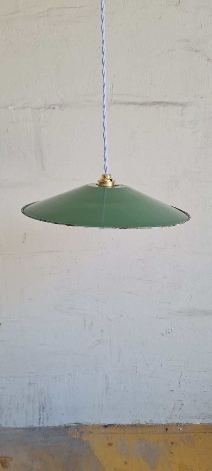 Enamelled sheet metal suspension