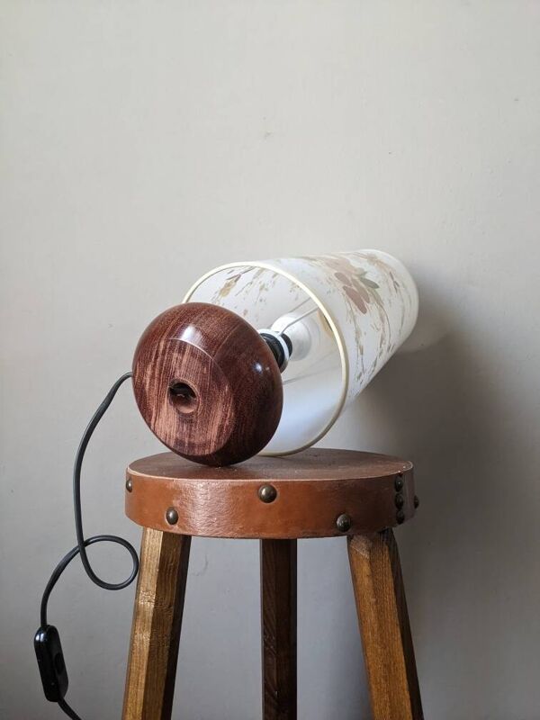 Lampe de chevet vintage en bois, abat-jour fleurs séchées