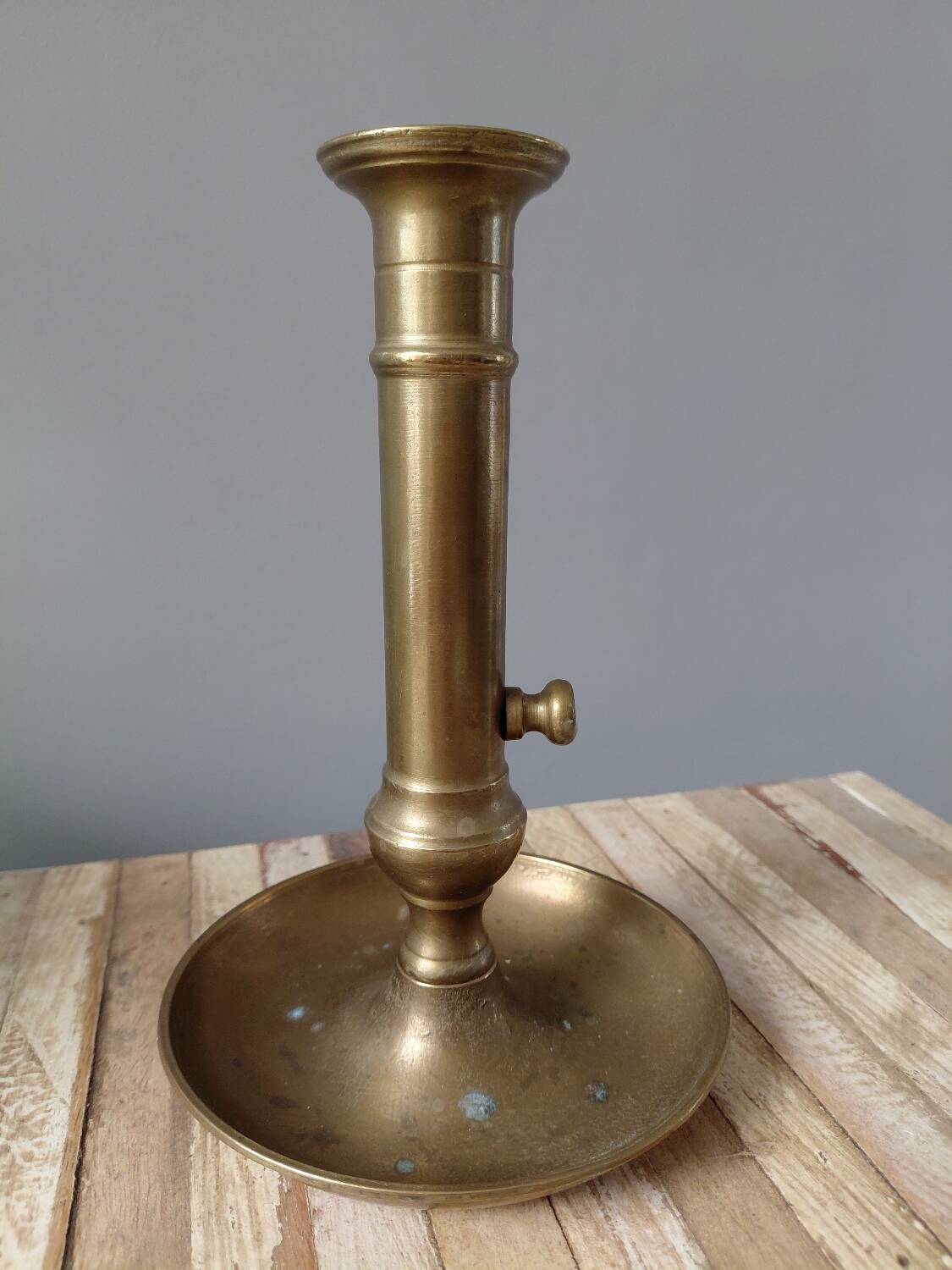 Push candle holder in brass