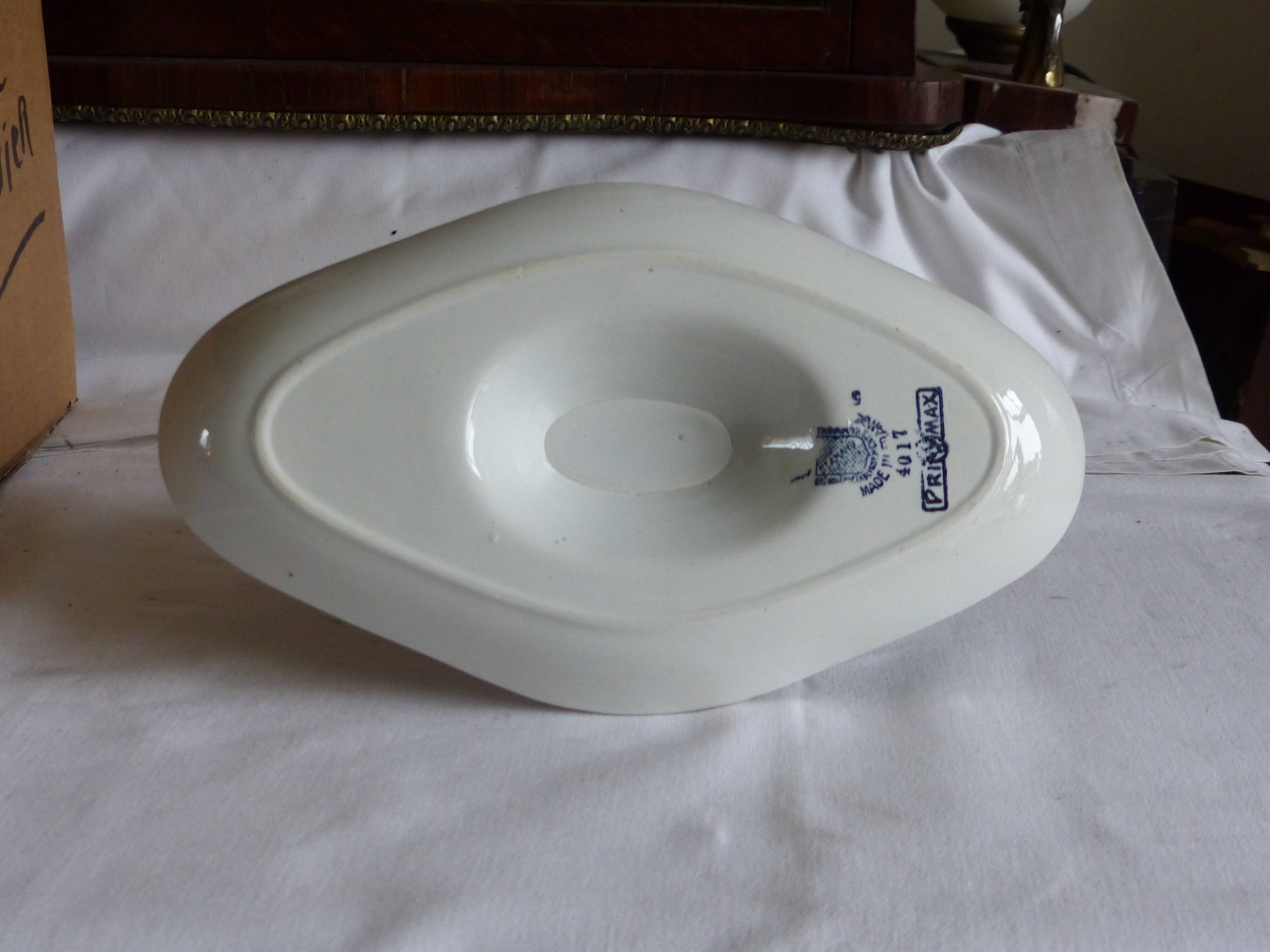 Earthenware gravy boat from Saint Amand.