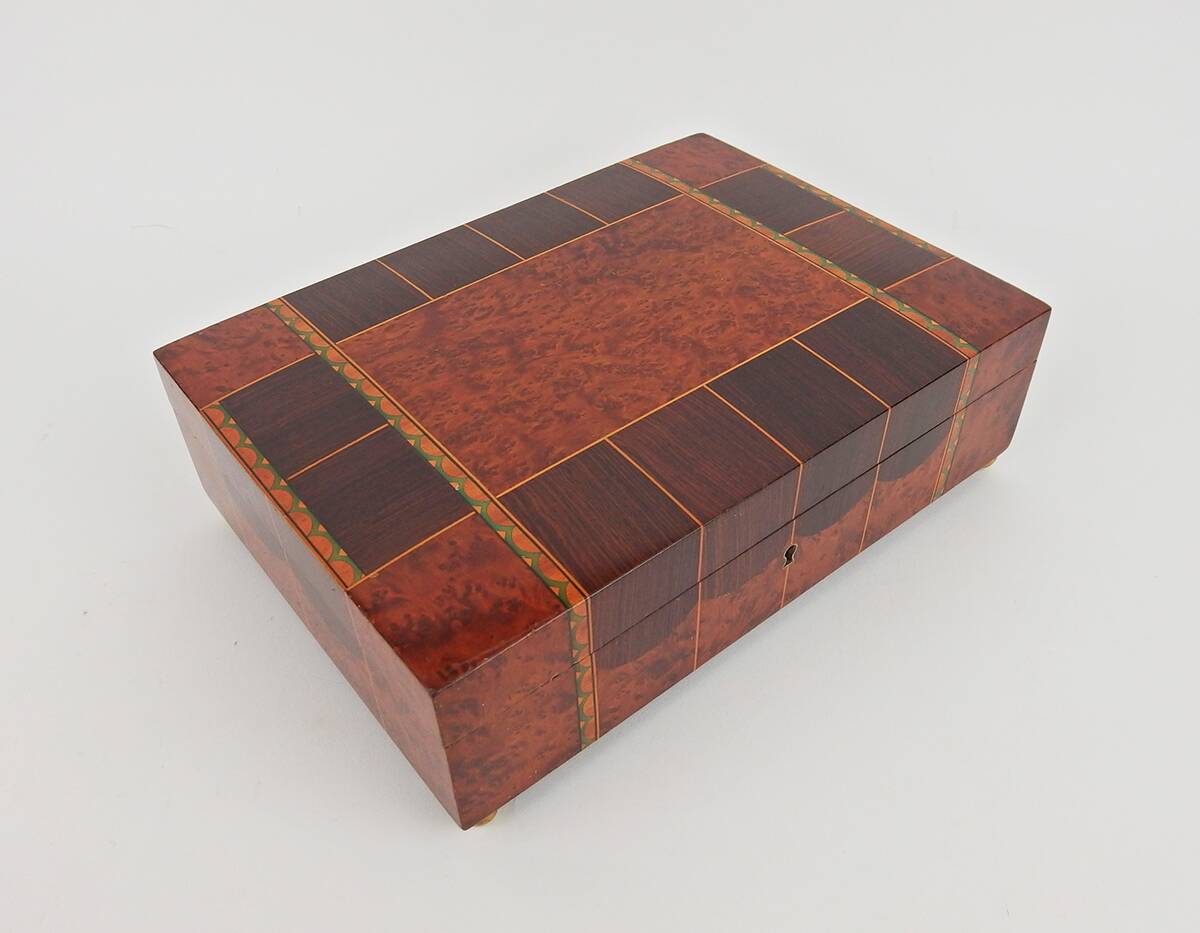 Cigar humidor box