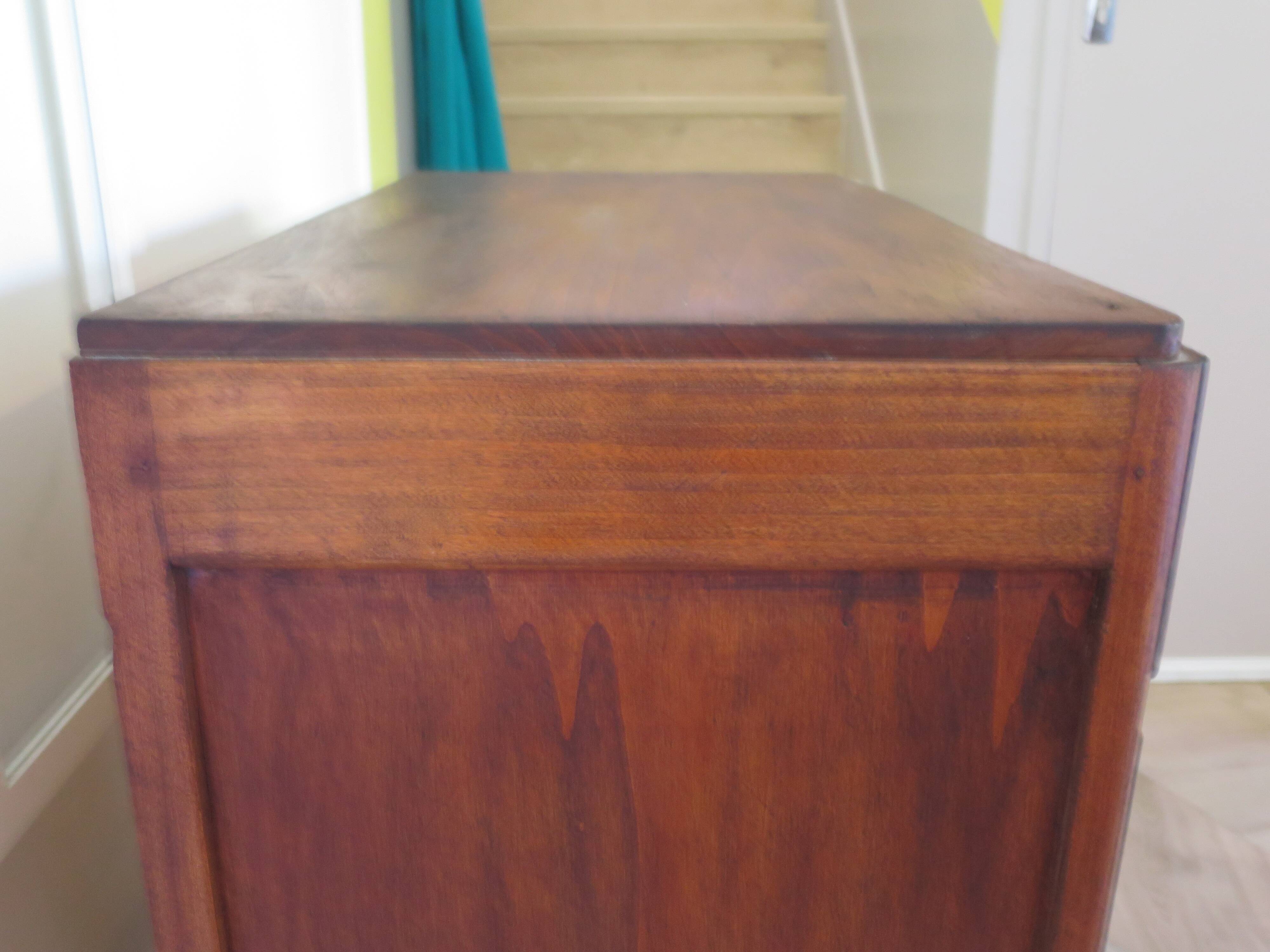 Rare - belle commode art déco 4 tiroirs - années 60 - Patine noyer - Pieds moustache