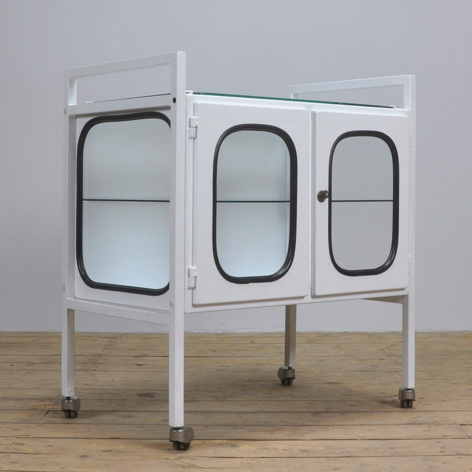 Medical trolley, 1970