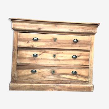 Walnut chest of drawers