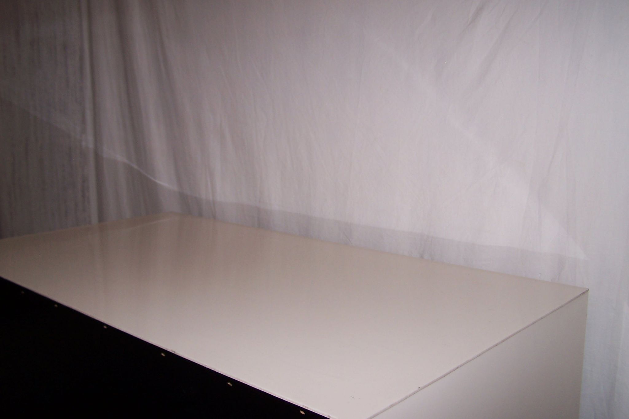 Commode blanche des années 70