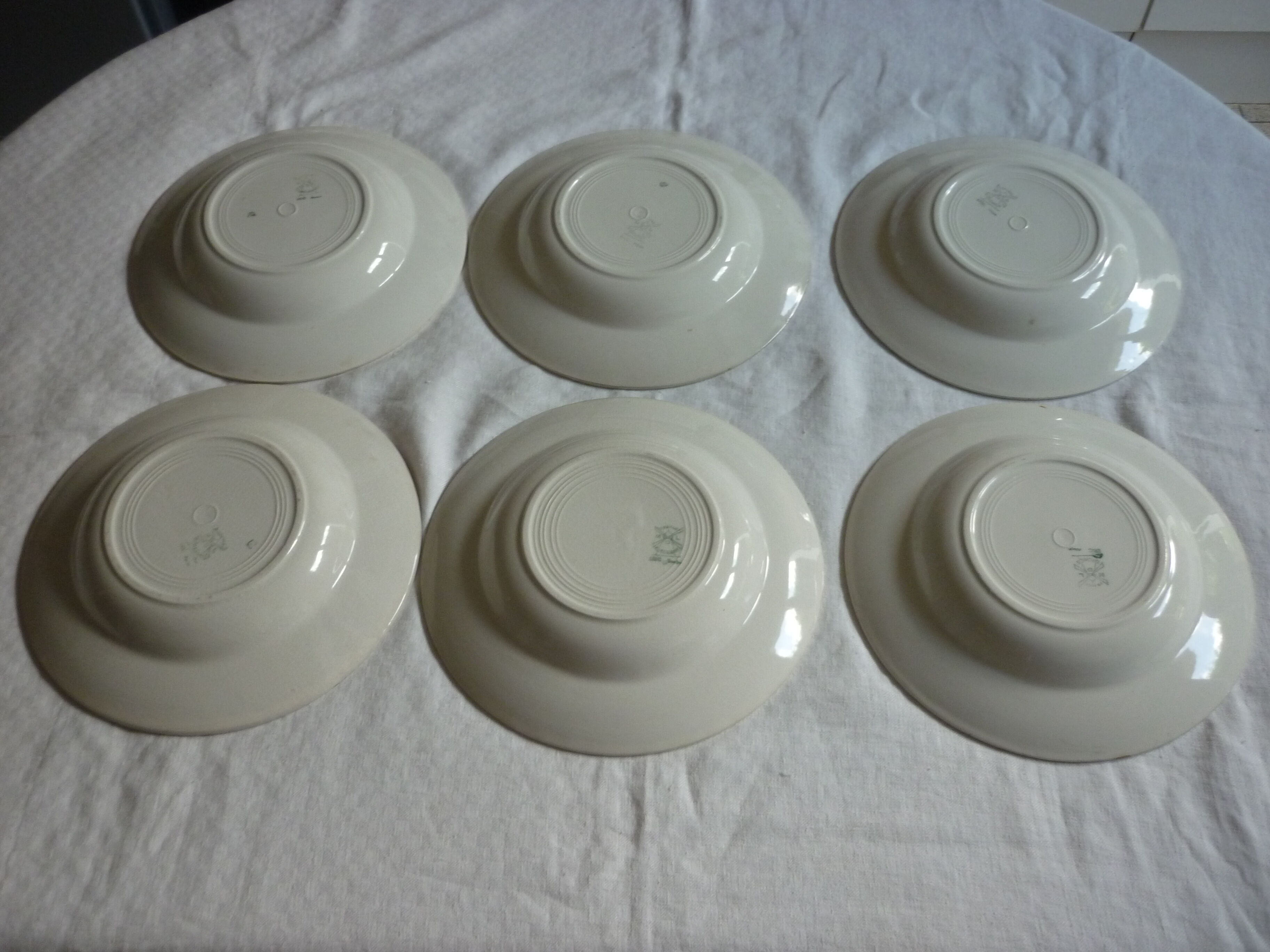 6 plates hollow earthenware vintage wolves mill