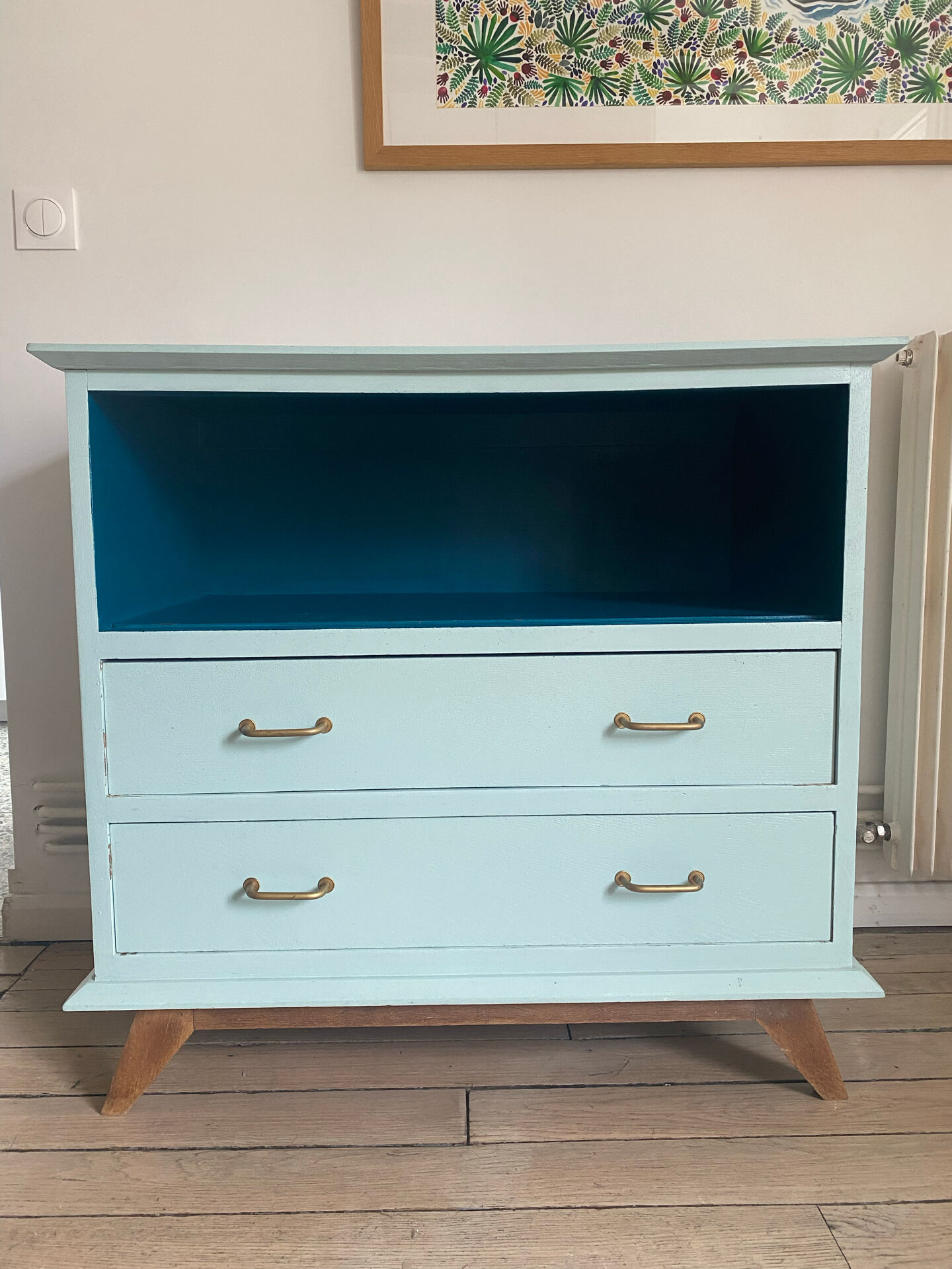 Vintage commode with tapered legs