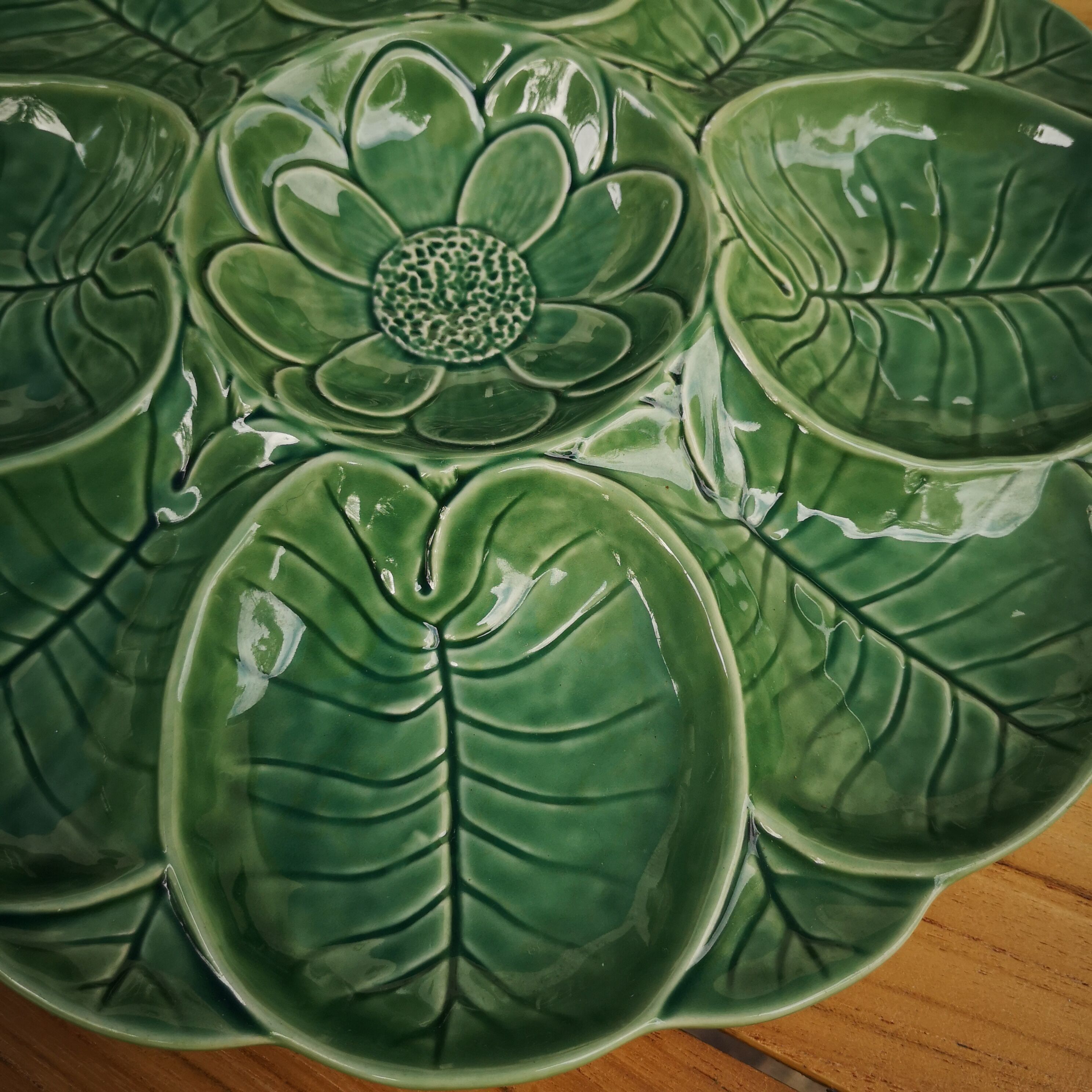 Green barbotine aperitif dish