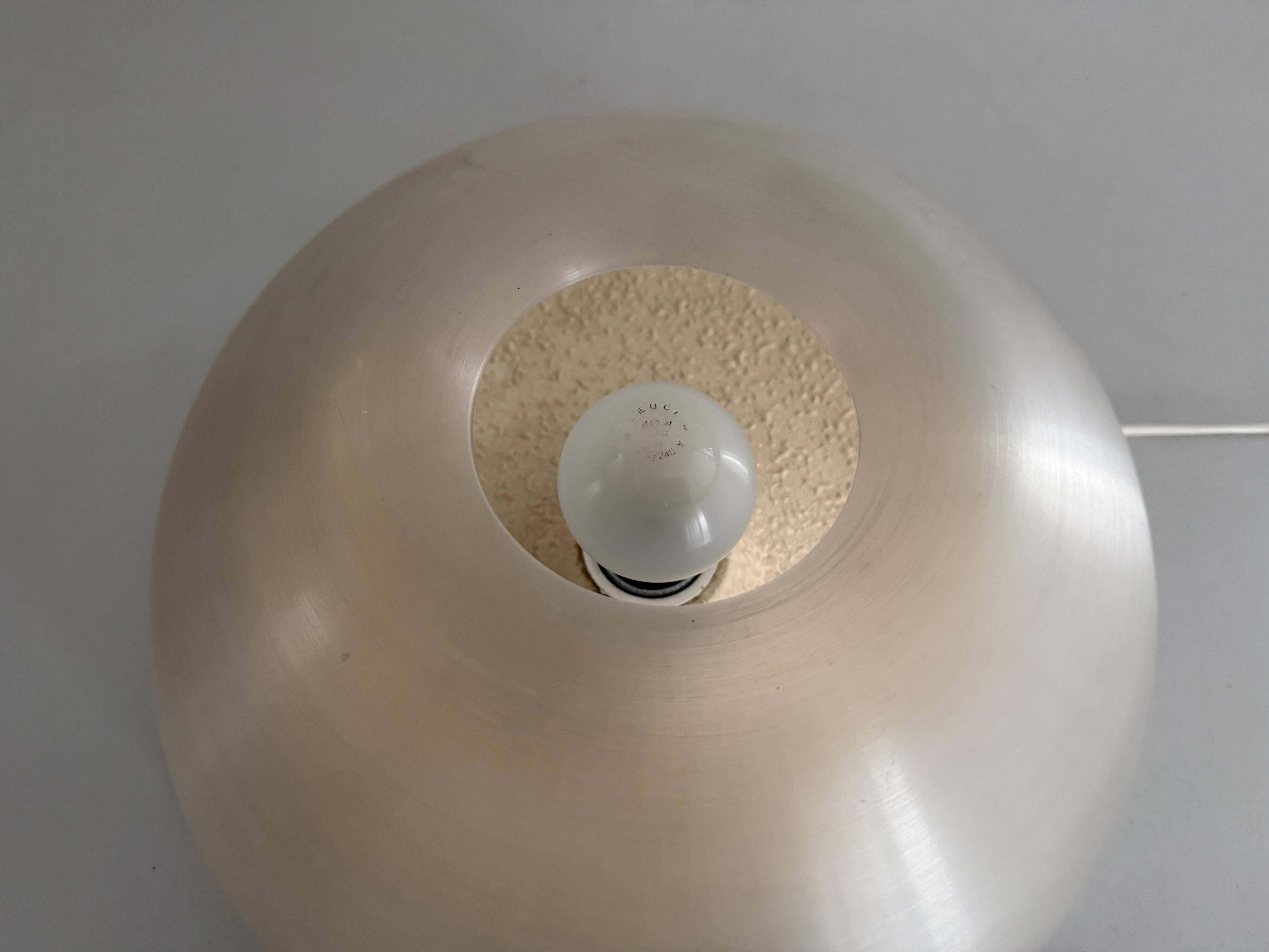 Lampe de table en métal semi-transparent et plexiglas par Harvey Guzzini, années 1960, Italie