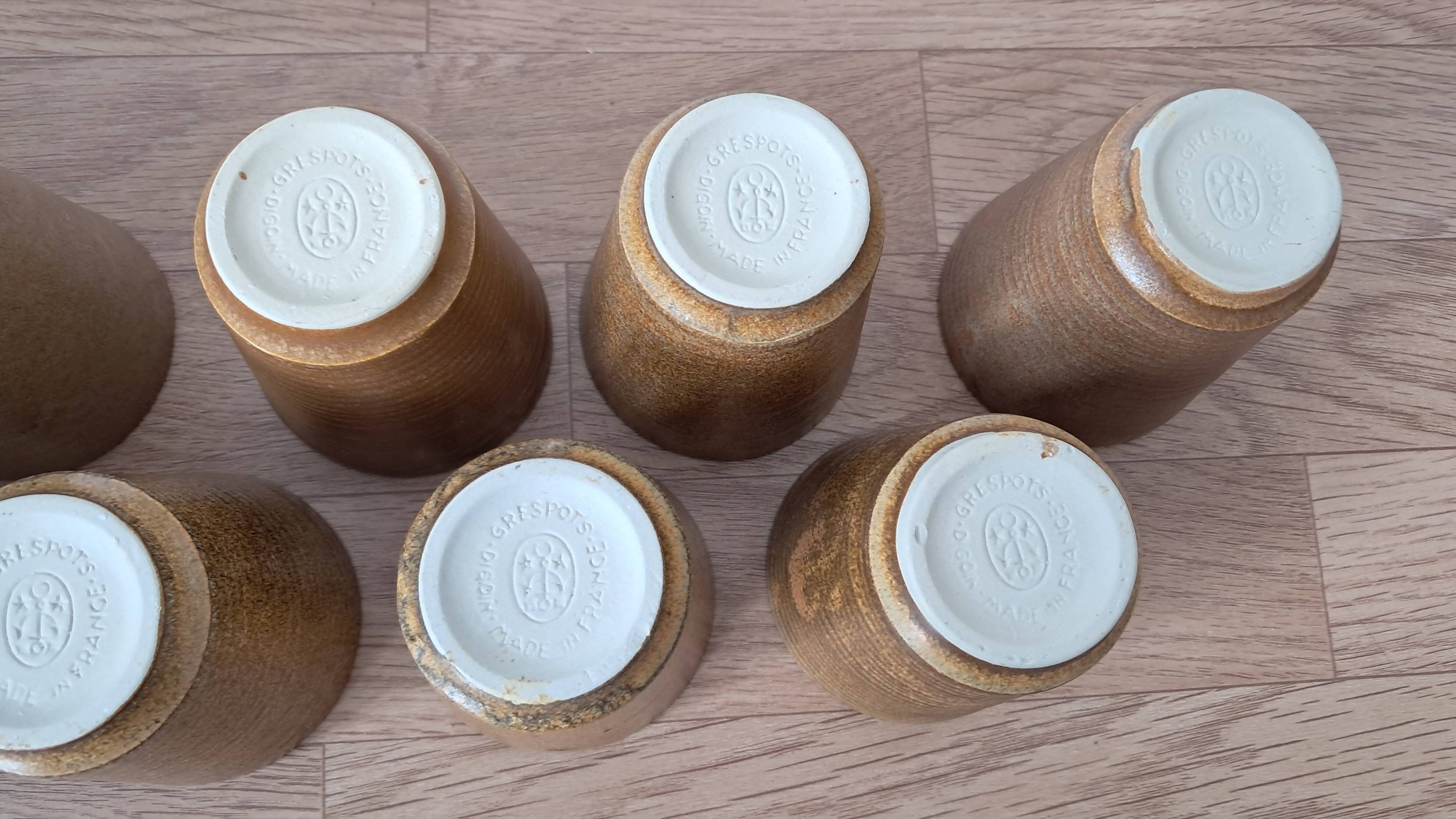 Série de 9 gobelets Digoin en grés.