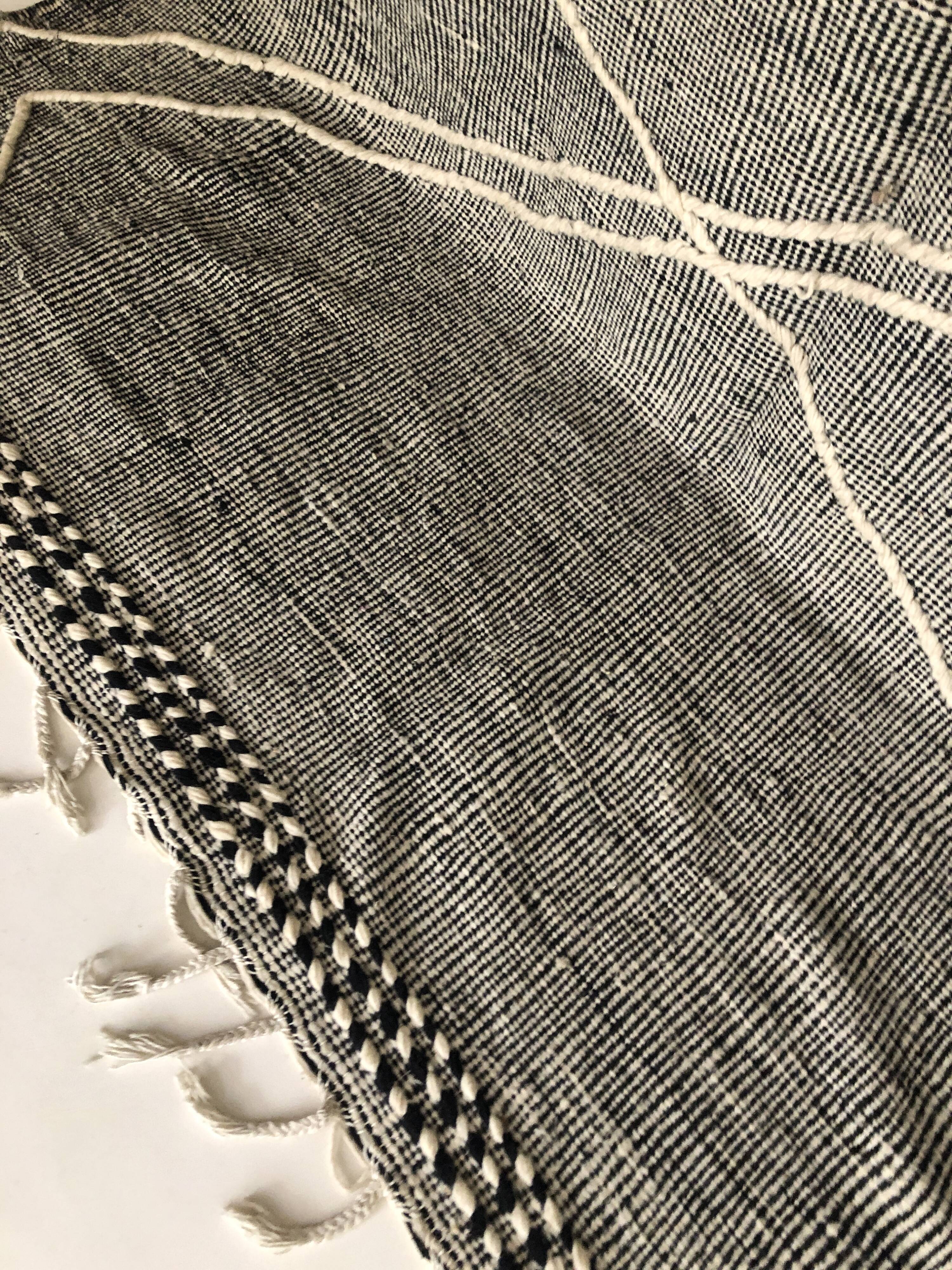 Moroccan Berber carpet Kilim Zanafi black and white 3,36X2.10m