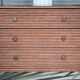 Commode en bois et rotin