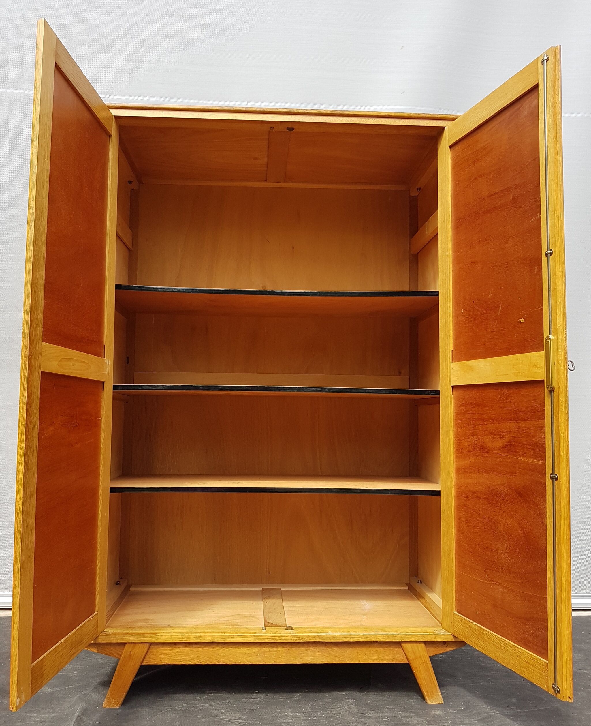 Vintage wardrobe 1950 feet compass