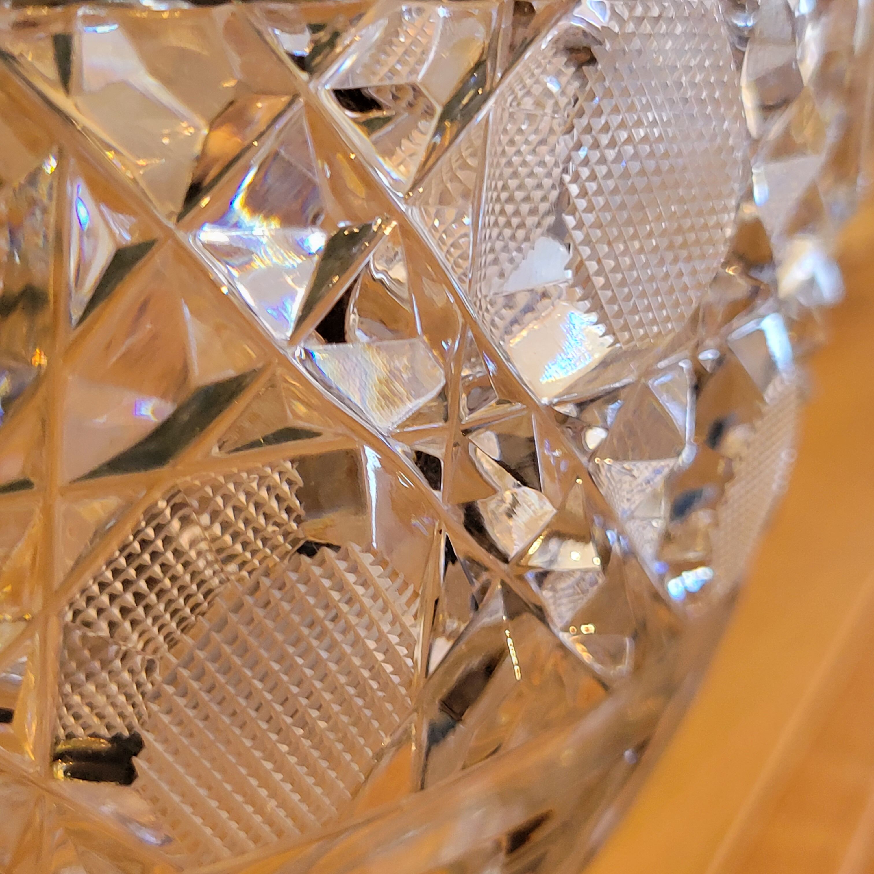 Large bowl bowl in cut crystal signed Muller decoration daisies
