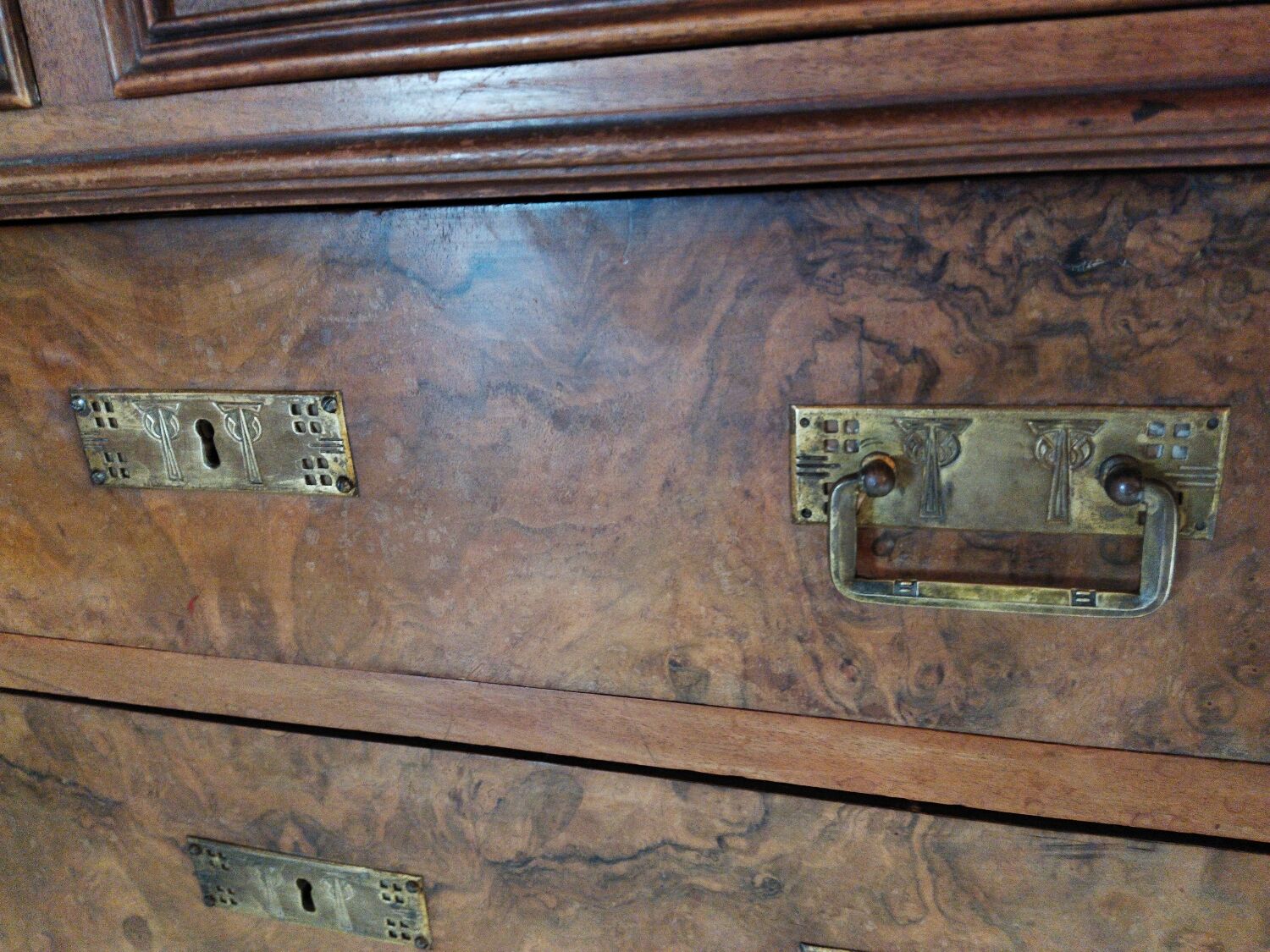 Old chest of drawers high dressing table