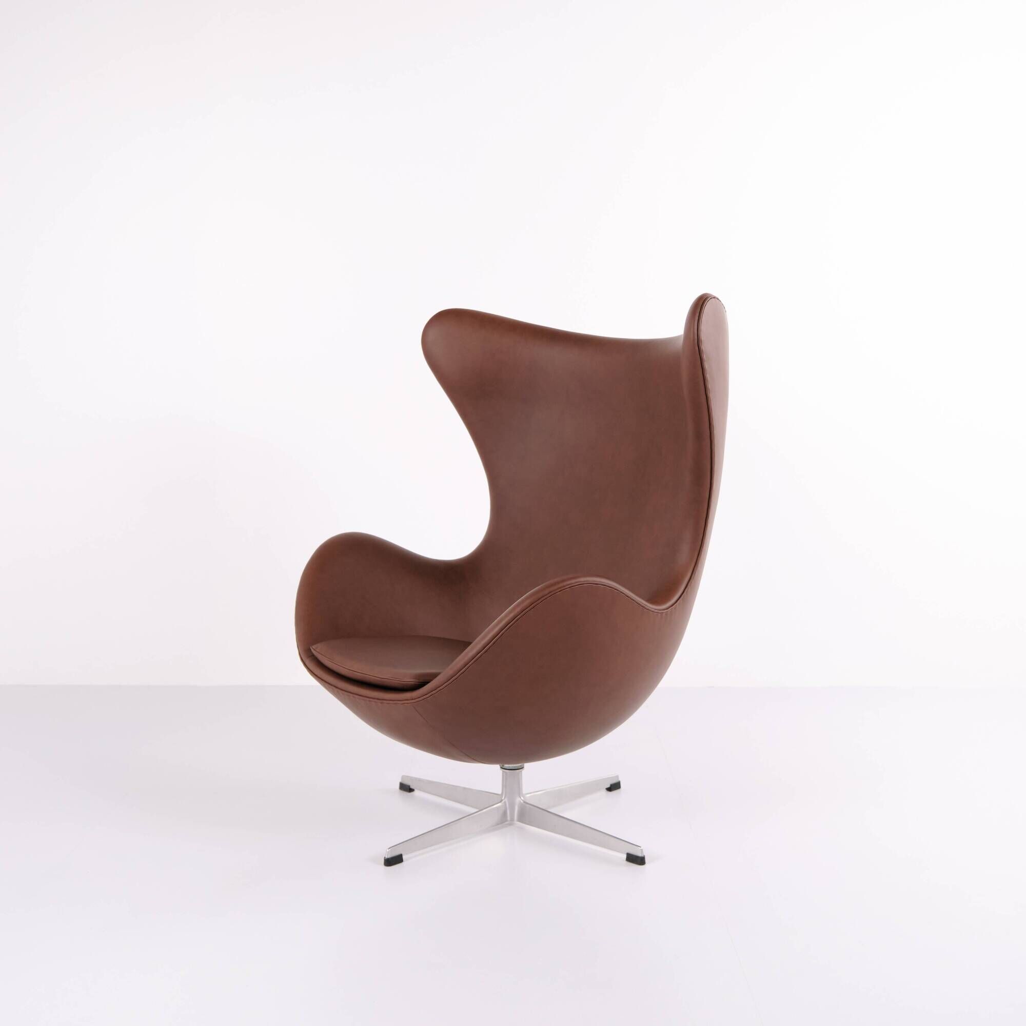 The Egg - Model 3316 - Brown leather - Arne Jacobsen - Fritz Hansen