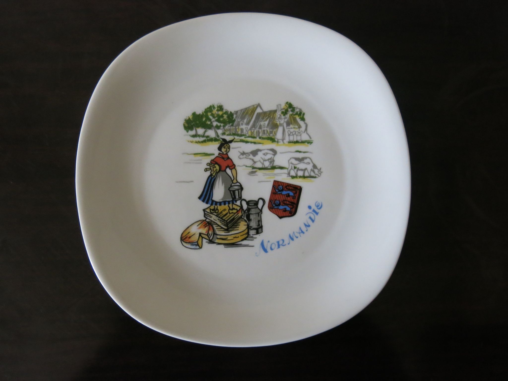 7 assiettes à fromage en haute porcelaine berry